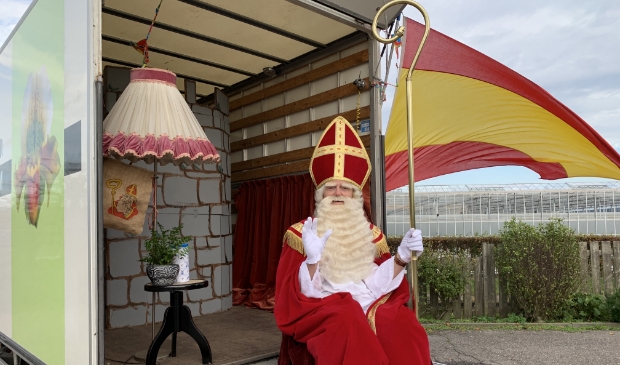 Sinterklaas entertaint vanuit eigen woonkamer
