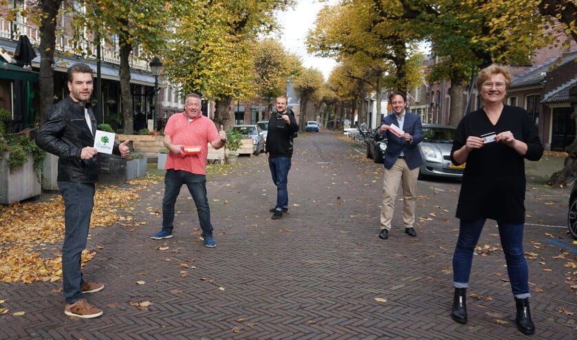 <p>Vlnr Sjoerd van Essen, Paul Bruijnzeels, Pieter van de Berg, Paul de Bruijn en Marian Handgraaf. Foto: VSK </p>