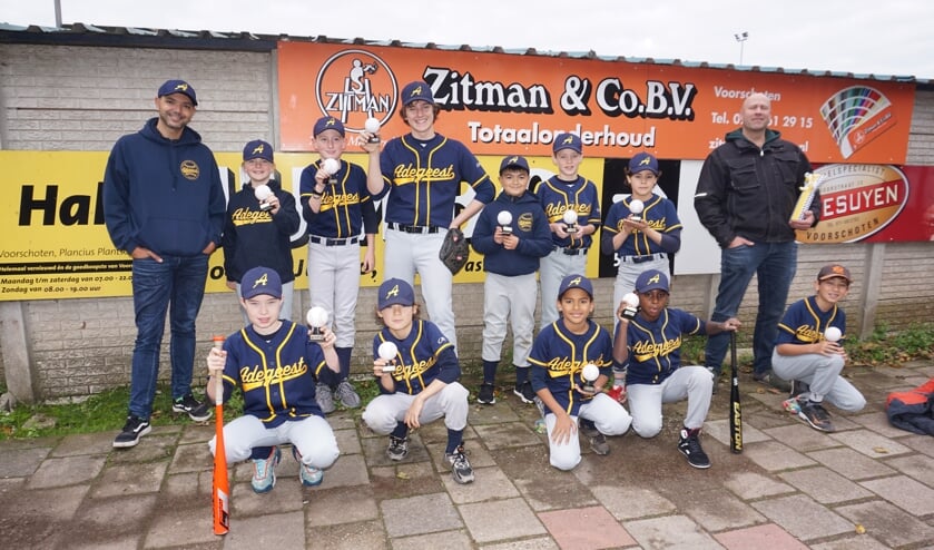 <p>Kampioenen!! Pupillen Honkbal I van Adegeest haalden de hoogste plaats in de competitie. Foto: VSK</p>