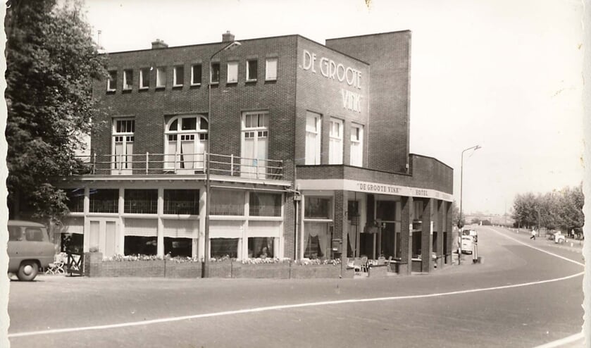 <p>In zijn nieuwe boek vertelt Jan Sloof onder andere over De Groote Vink dat 2 eeuwen een uitspanning was. Foto: Prentbriefkaart ca 1950. </p>
