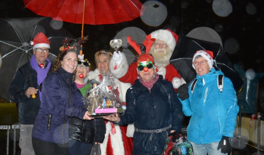 <p>Er is ook een prijs voor de groep die het leukst is aangekleed. Foto: Rendierenloop Voorschoten</p>