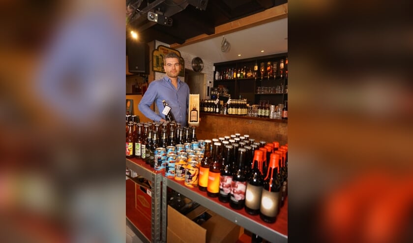 <p>Maak een keuze uit 120 bieren in de Lindeboom of op de website www.lindeboom.café Bestellen kan ook via whatsapp: 06-33448776, bestellingen kunnen worden bezorgd! Foto: Vsk </p>