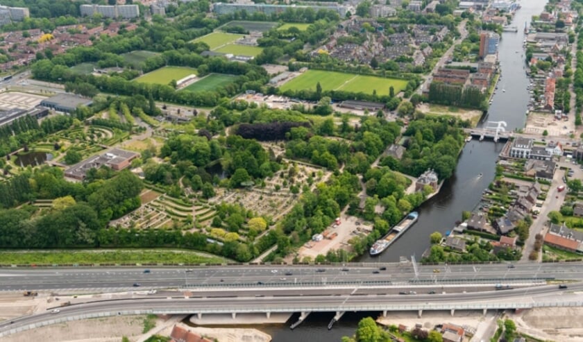 De Rhijnhofweg en Voorschoterweg zijn op 24 en 25 september afgesloten bij A44 viaduct.