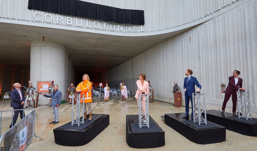 Vanmiddag werd de naam van de tunnel onthuld: Corbulotunnel. Foto's: Vincent Basler