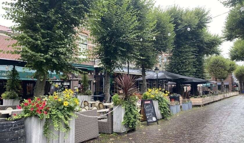 <p>De Voorschotense horeca mag nog drie maanden langer de uitgebreide terrassen laten staan </p>