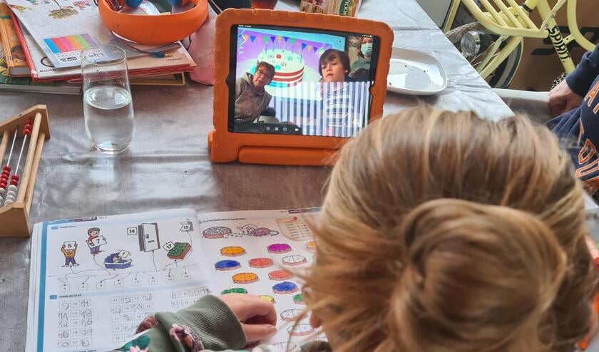 <p>Ondertussen aan de andere kant bij de leerlingen thuis...... Foto: pr</p>