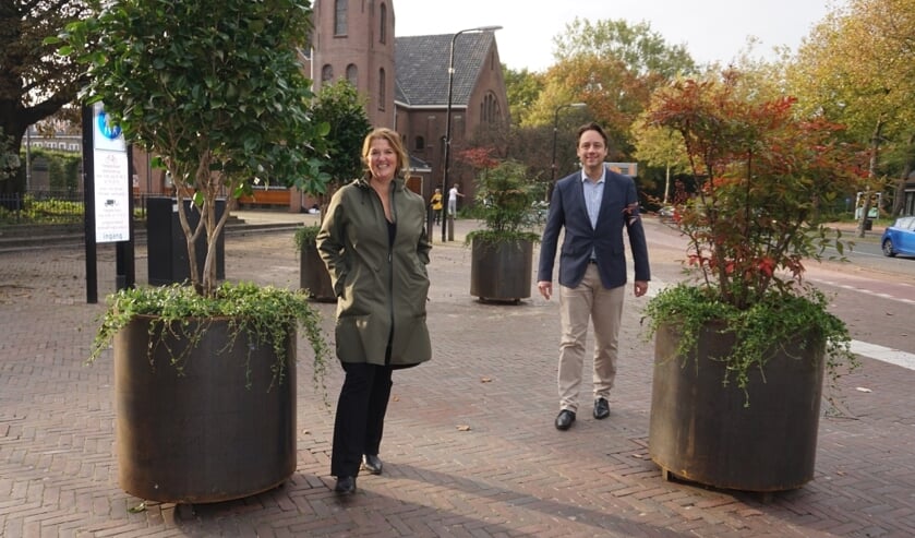 <p>COV-voorzitter Sandy Monker en wethouder Paul de Bruijn. Foto: VSK</p>