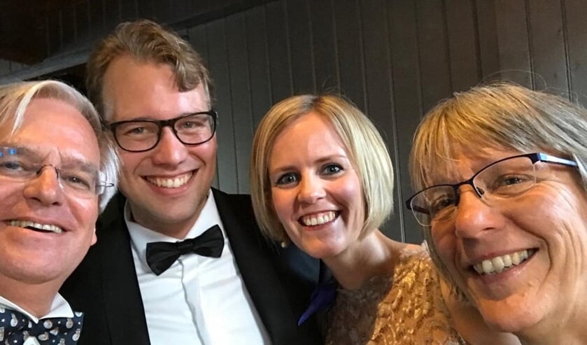 <p>Van links naar rechts: D66-wethouder Marcel Cramwinckel, Peter-Paul Lippinkhof, Saskia Boom en Jolien Schroot. </p>
