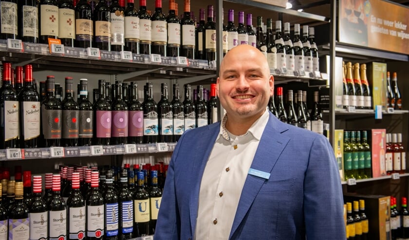 <p>Ron Bakhuis verheugt zich op de vernieuwde Albert Heijn Voorschoten Foto: Albert Heijn/ Dirk Brand<br><br></p>
