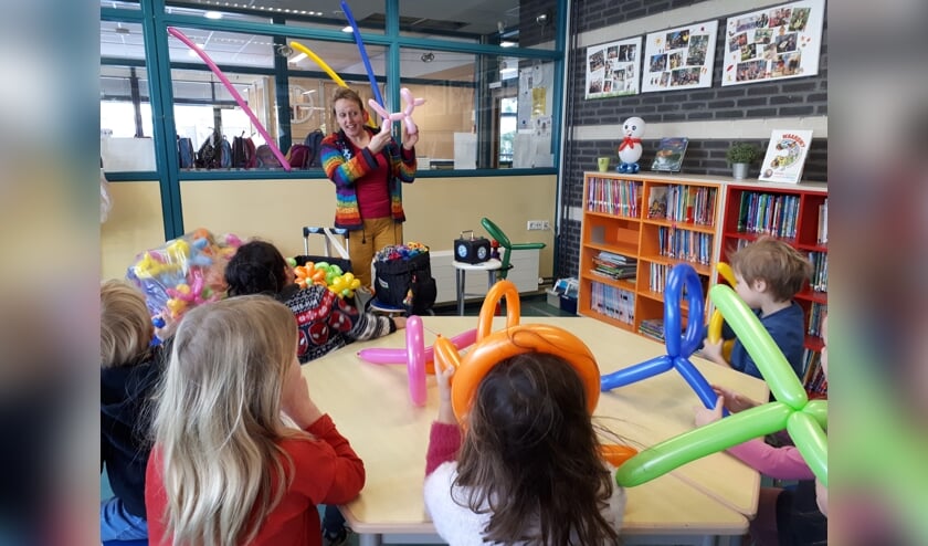 <p>Een ballonnenfeestje voor de kinderen van de Gevers Deynootschool. Foto: PR</p>