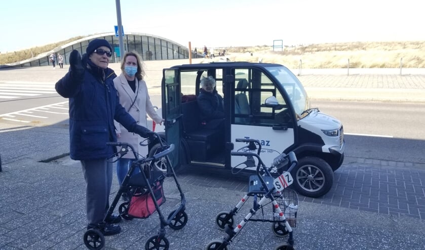 <p>De eerste cliënten van Topaz zijn al op pad geweest met de tuktuk en kwamen enthousiast terug. foto: Topaz Voorschoten</p>