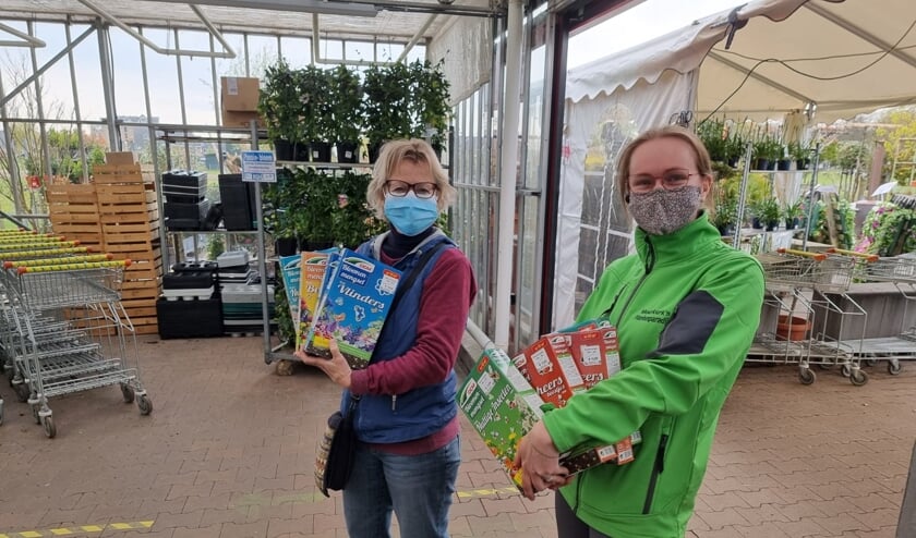 <p>Voorschoten voor de bijen kreeg een prachtige donatie van Moerkerks Plantenparadijs. </p>