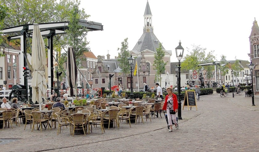 Winkeliers in de hele gemeente kunnen een terras voor hun winkel zetten (archieffoto Dick Janssen).