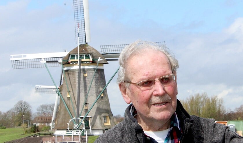 Molenaar Leen Vellekoop bij De Drie Molens (foto/tekst: Dick Janssen).