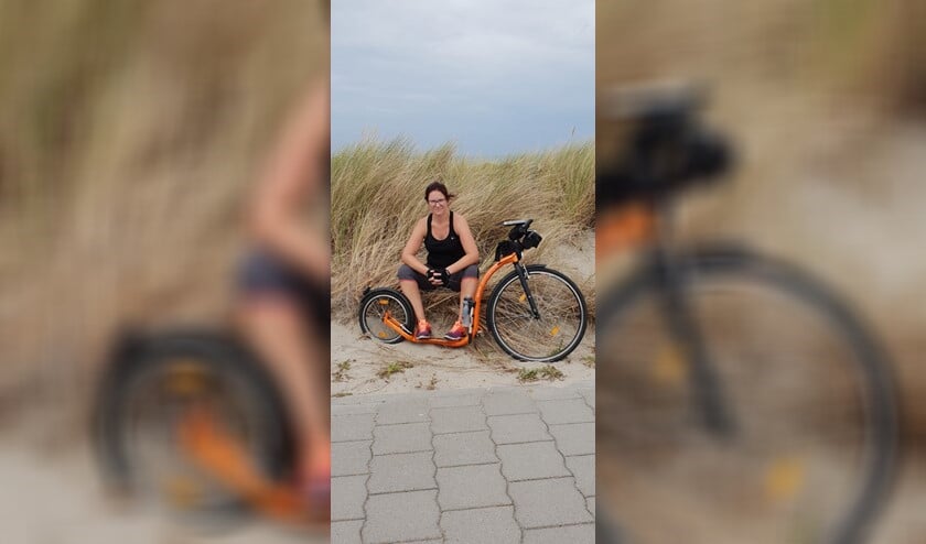 Mandy stapt op de step om te strijden tegen de ziekte Alzheimer.