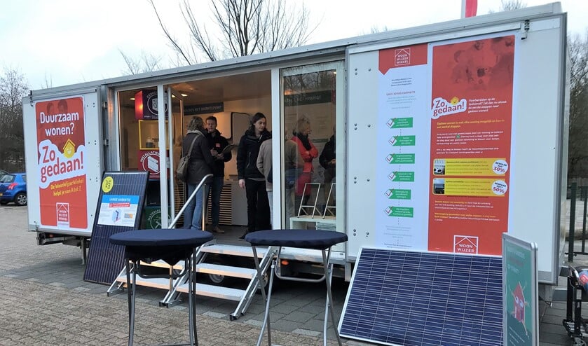 <p>Inwoners krijgen duurzame info en advies in de WoonWijzerWagen.</p>