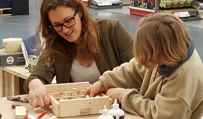 De workshops zijn bedoeld om jongeren kennis te laten maken met nieuwe vormen van vrijetijdsbesteding.