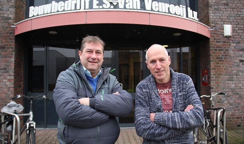 Roger bedankt Leo voor vijftig jaar trouwe dienst.