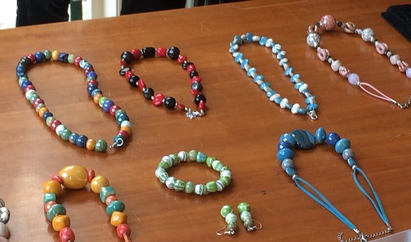 Er werden schitterende creaties gemaakt bij Kera Bijoux.