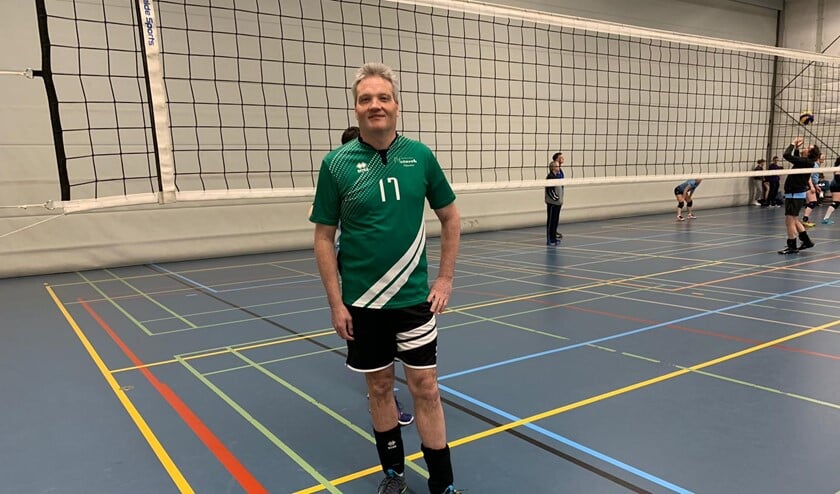 Jaap op het volleybalveld.