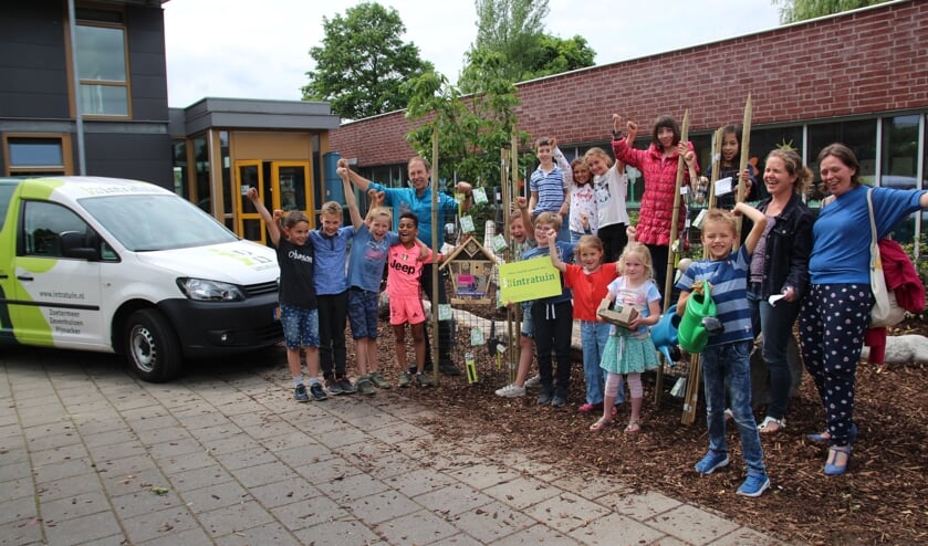 Bij de Jozefschool kunnen ze weer lachen en juichen. Het herstel van de gesloopte moestuin kan beginnen.
