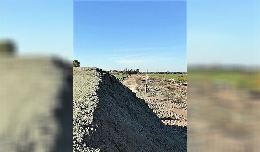 <p>De Veenpoldersweg nog in de aanlegfase. Inmiddels is de weg, op een stuk van zo'n 100 meter lang na, zo goed als klaar (archieffoto).</p>