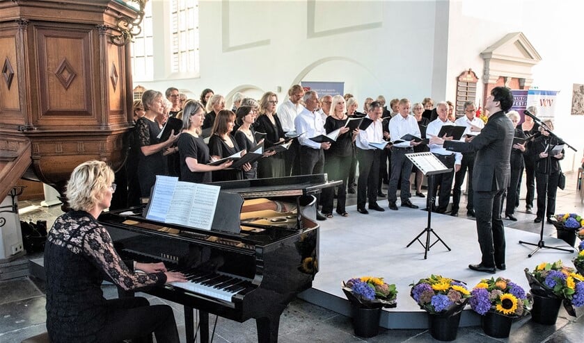 De Voorburgse Oratorium Vereniging (VOV) was een van de koren die optraden in de Oude Kerk aan de Herenstraat in Voorburg (foto: Michel Groen).