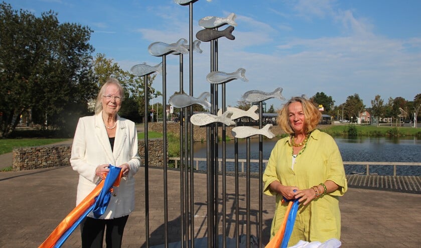 De burgemeester en de kunstenares onthulden woensdag 16 september het beeld.