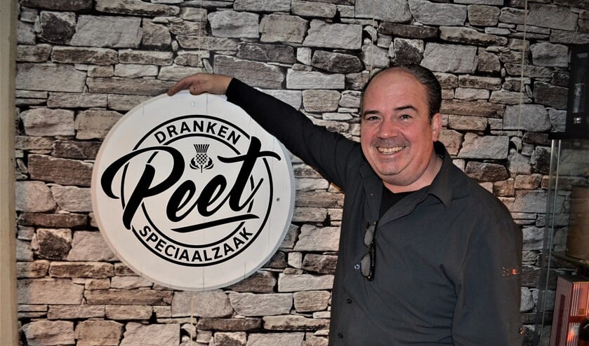 <p>Peter Verbeek van Peet Drankenspeciaalzaak aan de Damstraat in Leidschendam: "Wijn is gemaakt om van te genieten". </p>