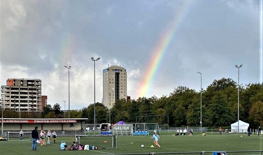<p>Het vier tegen vier voetbaltoernooi op Sportpark 't Loo was, ook zonder publiek, toch weer een groot succes (foto: pr SenW).</p>
