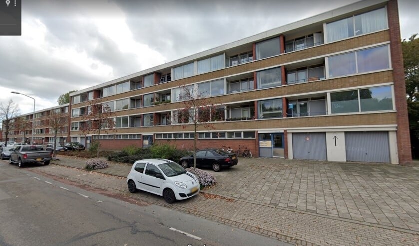 <p>Een aantal oude woningen van WoonInvest aan de Venestraat en Nieuwstraat in Leidschendam zal worden gesloopt (foto: Google Streetview).</p>