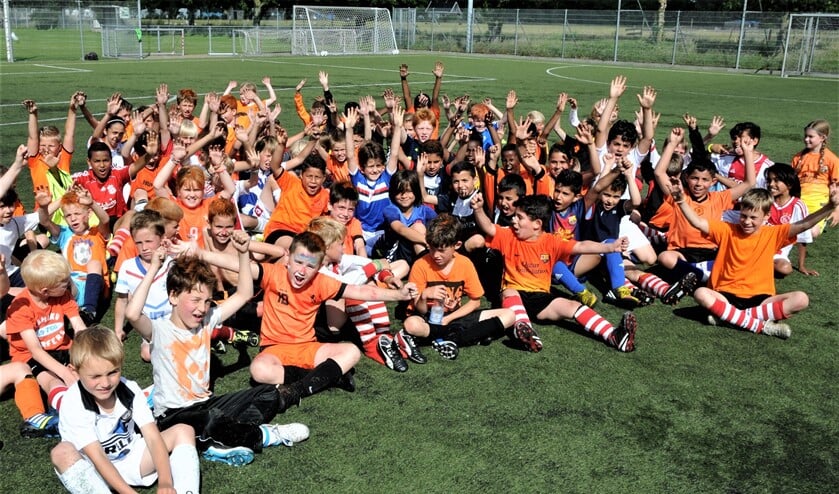 <p>Jeugdtoernooi van RKAVV op Sportpark Kastelenring in Leidschendam (archieffoto: Jelle Abma).</p>