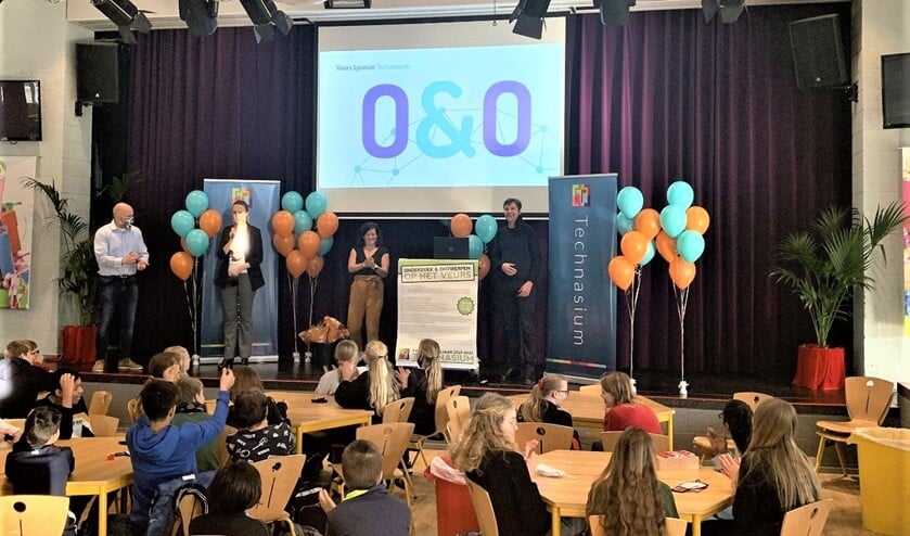 <p>Het O&O team van het Veurs Lyceum: van links naar rechts: Cyril Rothkrantz, Maaike Wessels, Maaike van der Voort en Elmar Caspers (foto: pr).</p>