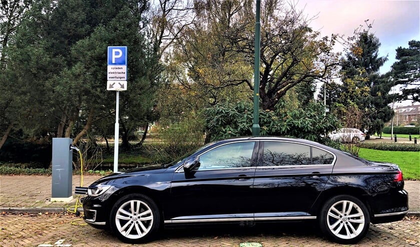 <p>Laadpaal voor elektrische auto's in Leidschendam (foto: gemeente LV).</p>