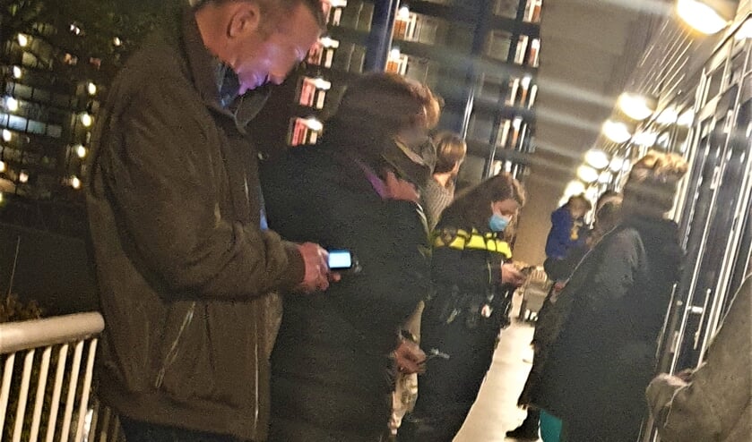 <p>De politie is ter plekke geweest en heeft alles genoteerd (foto bewoner).</p>