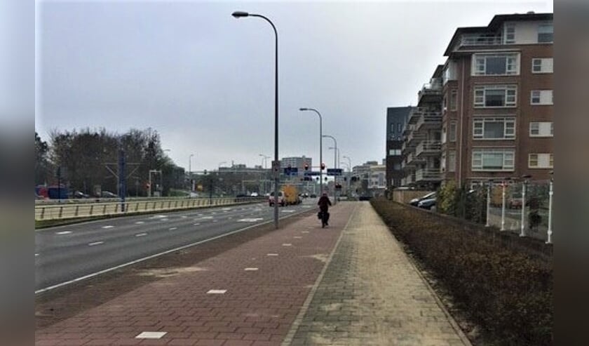<p>Binnen de gemeente ook vele stenige en kale locaties waar bomen hard nodig zijn (foto: Stichting Duurzaam).</p>