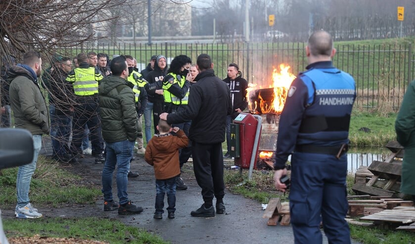 <p>Hier en daar werden wel wat vreugdevuurtjes aangestoken op en rond oudejaarsdag maar ernstige incidenten bleven uit (foto: Donny Kooistra).</p>