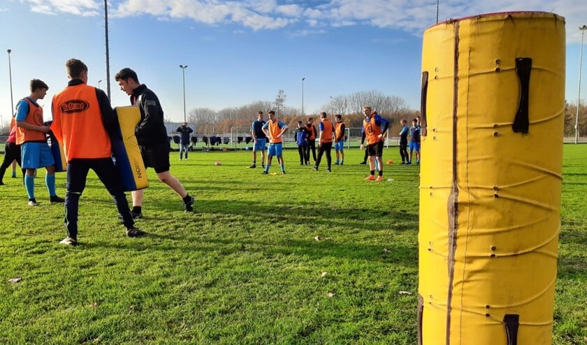 <p>Oliveo kreeg een bijzondere training van Rugby Club Delft.</p>