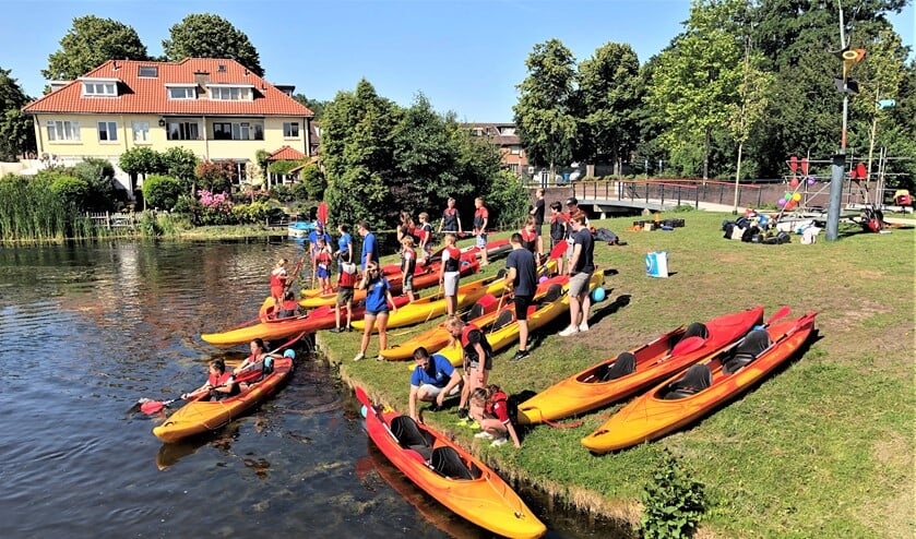 Er waren onder meer kano-activiteiten, waterlijnbal en een estafette met slingshots (foto: pr).