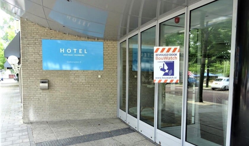 <p>Het hotel aan het Stationsplein toen het nog leeg stond (archieffoto Ap de Heus).</p>