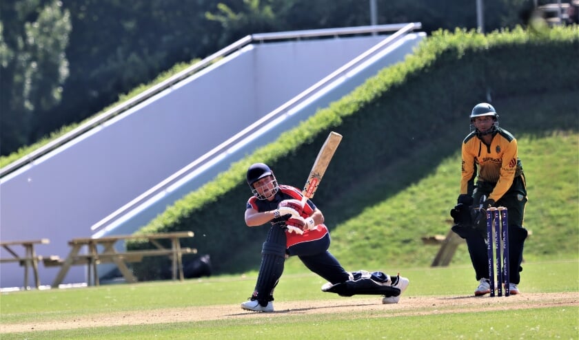 Met een tweetje maakt Bas de Leede zijn eerste Topklassecentury vol (foto: Catch of the Day BV).