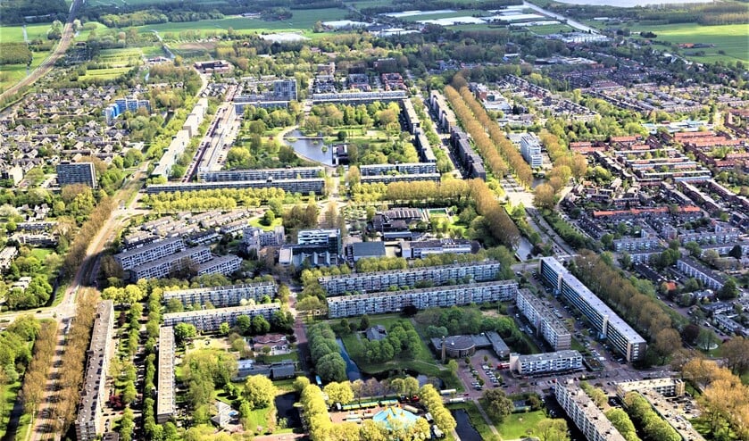 Leidschendam-Noord met (een deel van) De Heuvel op de voorgrond en Prinsenhof daarachter (foto: Siebe Swart, Collectie Rijksdienst voor het Cultureel Erfgoed).