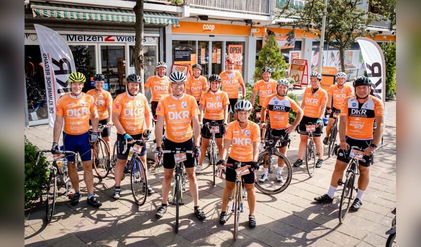 Bij hoofdsponsor COOP Ursuland in Den Haag gingen alle groepen nog even op de foto. (Foto: Esther Fotografeert)