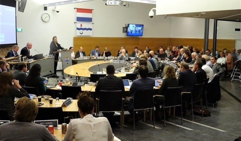 Raadsleden, commissieleden en wethouders ontvangen voor het onderzoek een digitale vragenlijst (archieffoto).