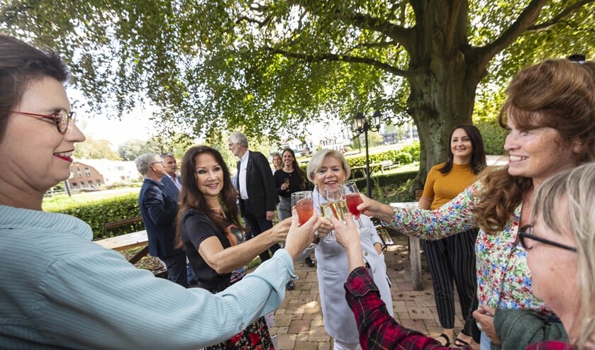 <p> Ouders van de toekomstige bewoners zijn blij met de komst van Our House. (Fotograaf: Winand Stut)</p>