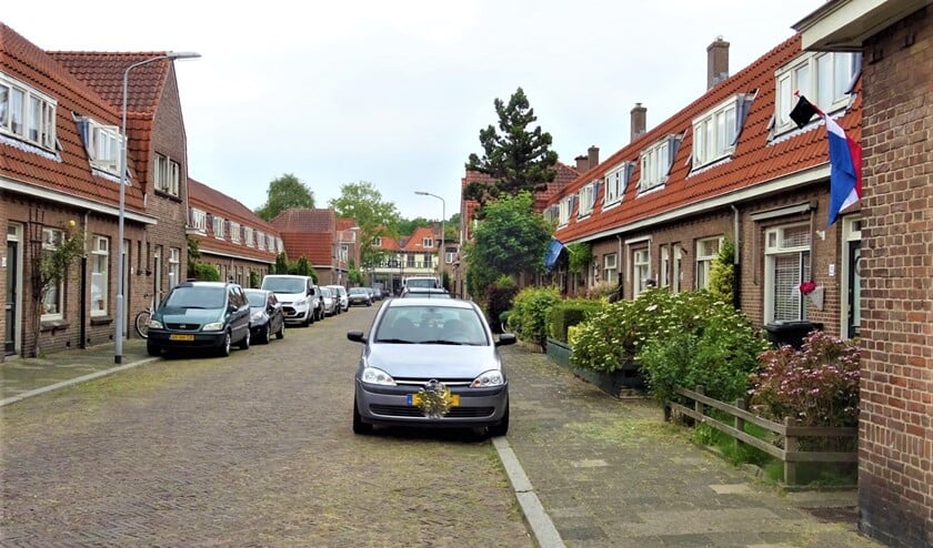 De vlag kan uit in het Oranjekwartier; er komt geen verdere huurverhoging. De sloop lijkt echter niet afgewend te kunnen worden (archieffoto).