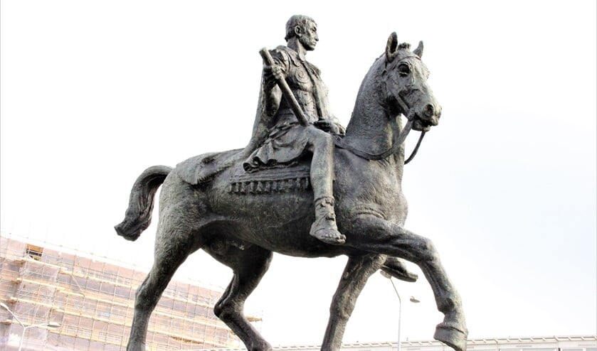 <p>Het ruiterstandbeeld Corbulo van Albert Termote aan de Koningin Julianalaan/ Prins Bernhardlaan Voorburg (foto: Marian Kokshoorn).</p>