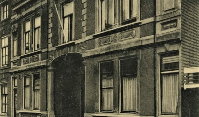 <p>het raadhuis in de Herenstraat te Voorburg rond 1930 (archieffoto).</p>