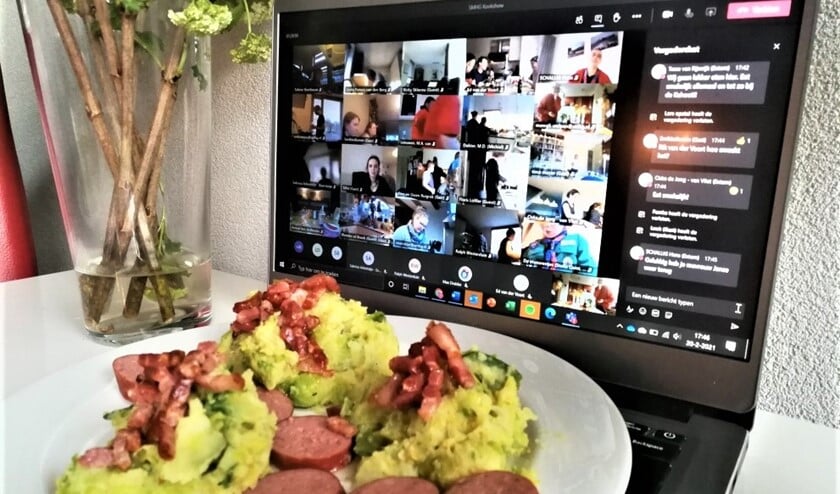 <p> Via de digitale begeleiding van SMHG- top kok Maarten werd er bij de 40 huishoudens een heerlijke spruitjesstamppot gekookt (foto: pr).</p>