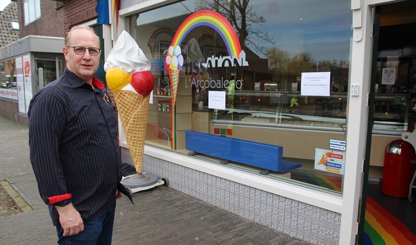 <p>Waar nodig steunt de gemeente ondernemers. John Vonk van de ijssalon in de Dorpsstraat in Nootdorp redt zich wel. IJs is heerlijk ‘troostvoer’ in barre tijden!</p>